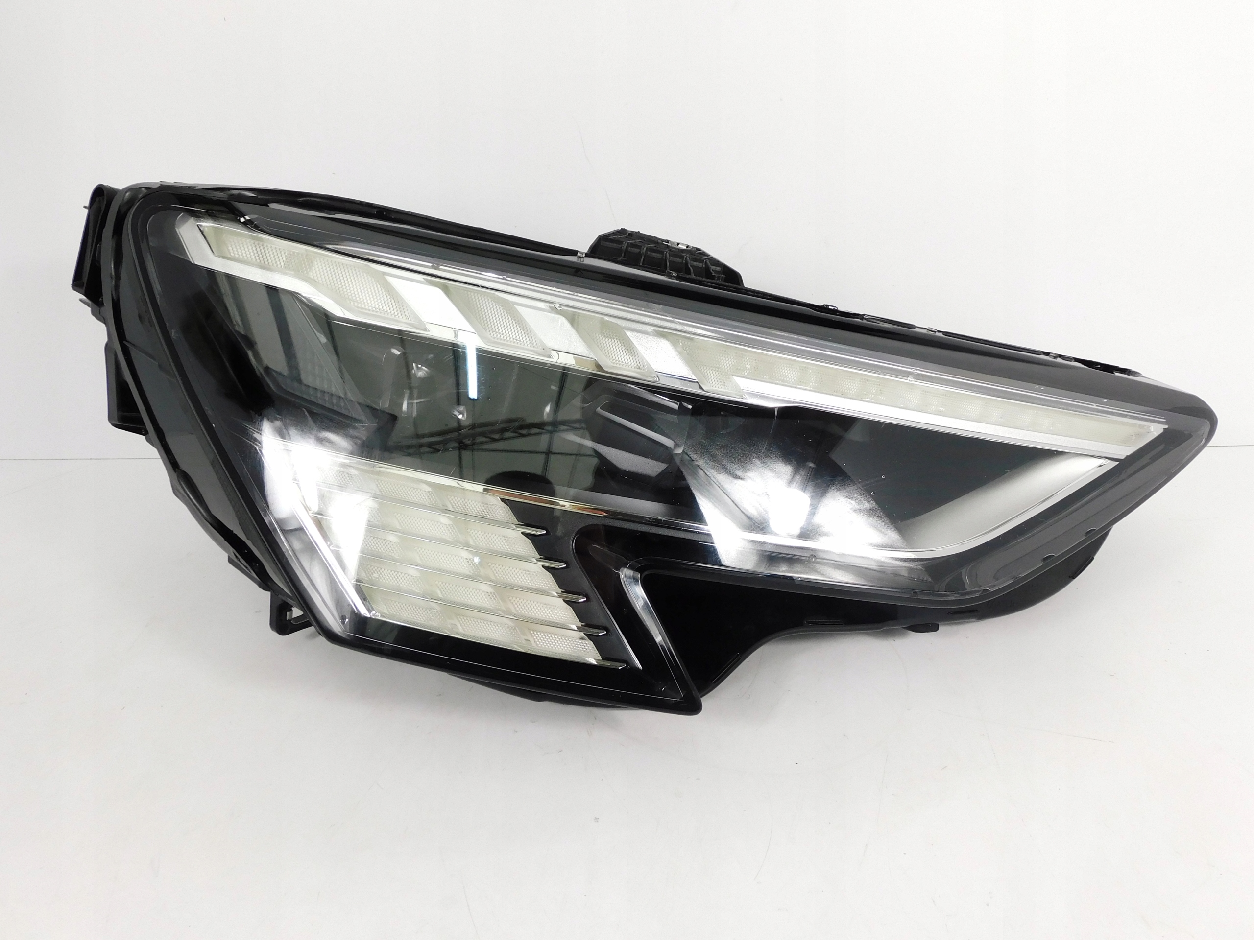 světlomet pravá přední MATRIX AUDI A3 8Y FULL LED, Auf Lager in der EU — Foto 3 z 7