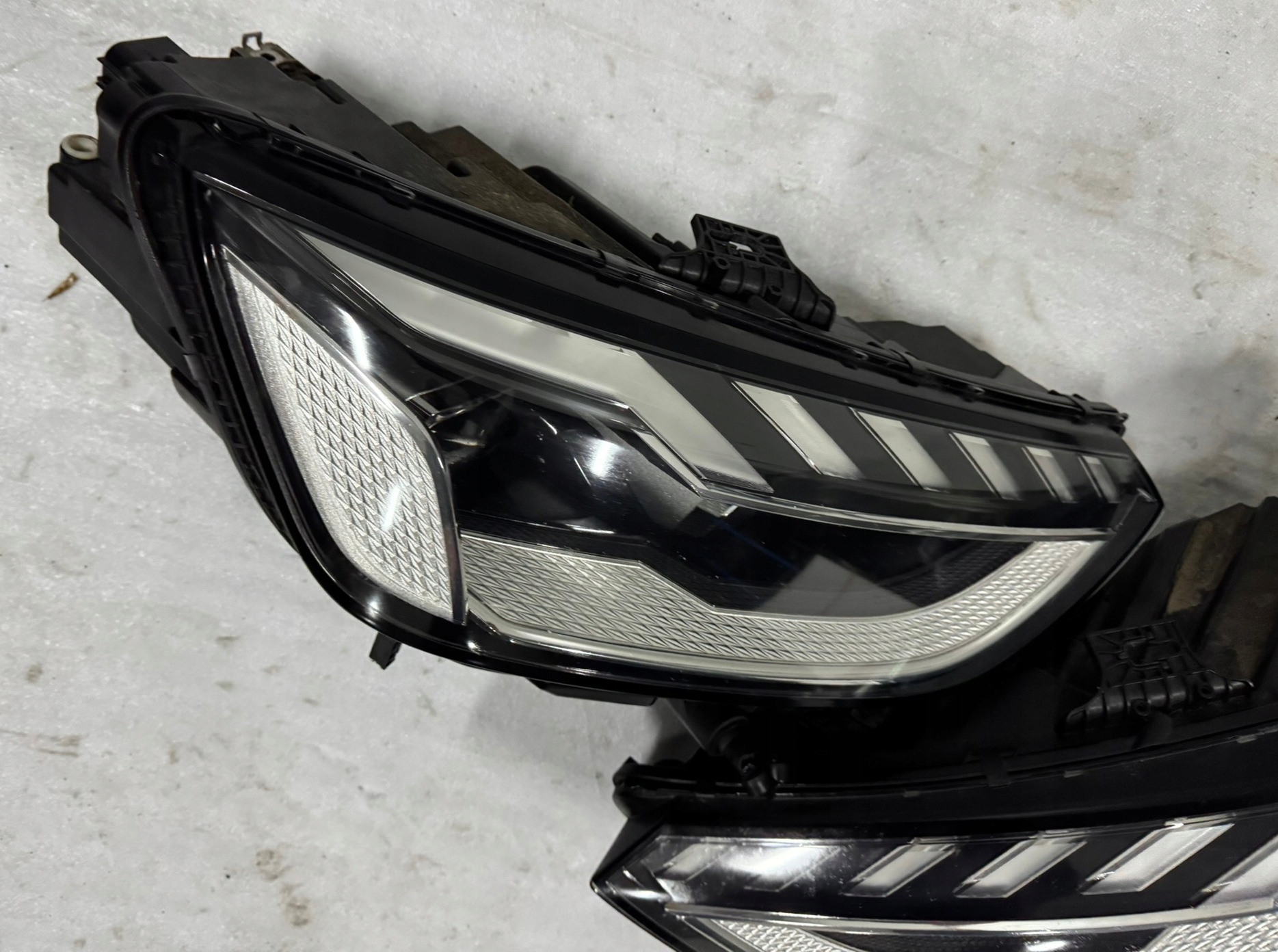 Audi A4 B9 8W facelift matrix led světlomet komplet levý i pravý světlomety, Auf Lager in der EU — Foto 2 z 13