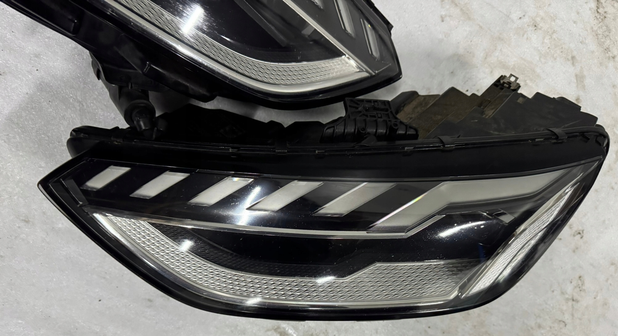 Audi A4 B9 8W facelift matrix led světlomet komplet levý i pravý světlomety, Auf Lager in der EU — Foto 3 z 13