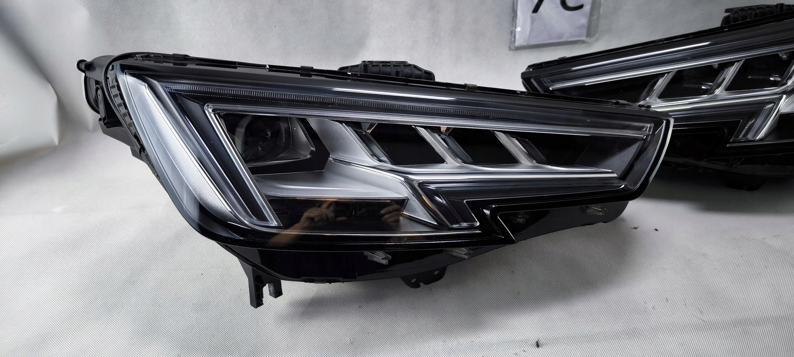 Audi A4 B9 FULL LED Matrix komplet levý i pravý světlomet 8w0941783 8w0941784, Auf Lager in der EU — Foto 3 z 10