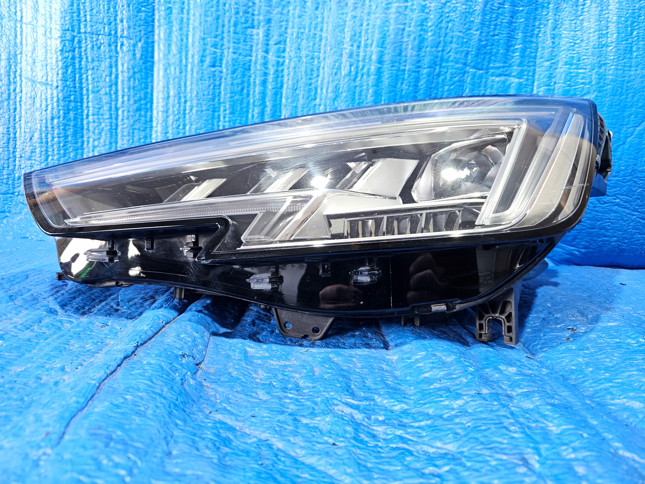 Audi A4 B9 Voll LED Matrix světlomet levý 8w0941035, Auf Lager in der EU — Foto 2 z 15