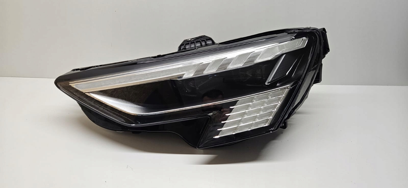 Audi A3 8y0941035 FULL LED Matrix přední světlomet přední levá, Auf Lager in der EU — Foto 1