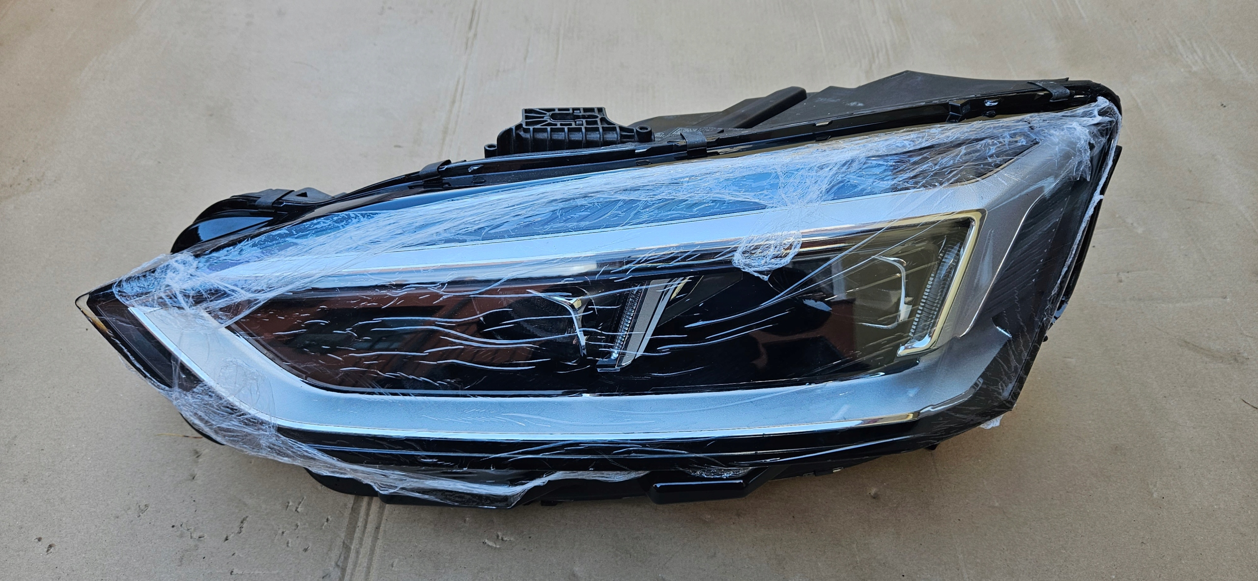 Audi a5 8W6941035E matrix levá europa, Auf Lager in der EU — Foto 1
