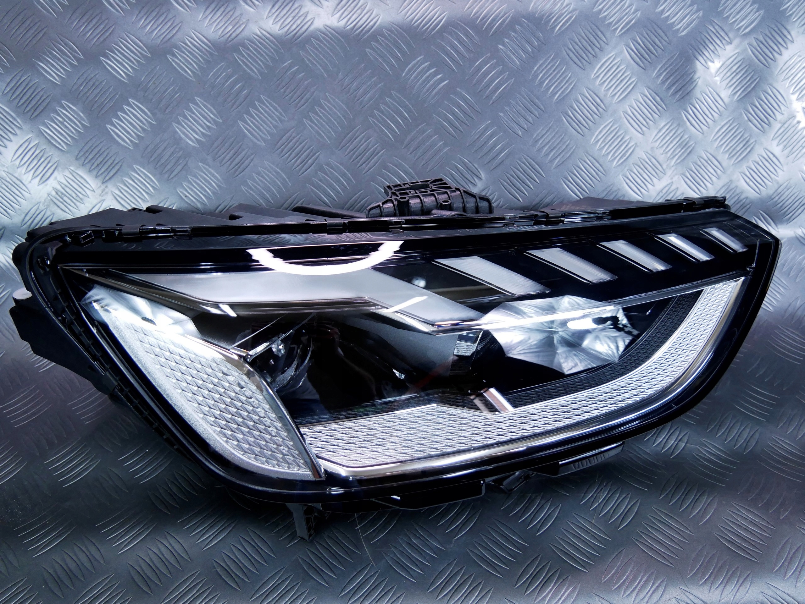 světlomet přední pravá MATRIX 8W0941036H AUDI A4 B9 facelift, Auf Lager in der EU — Foto 1
