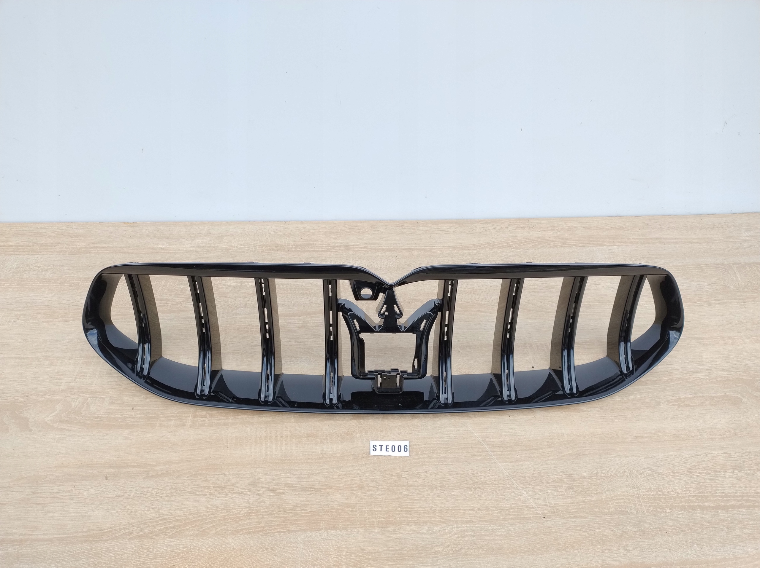 Maserati Grecale nová originál Atrapa Grill 670170829 Blatr114, Auf Lager in der EU — Foto 1
