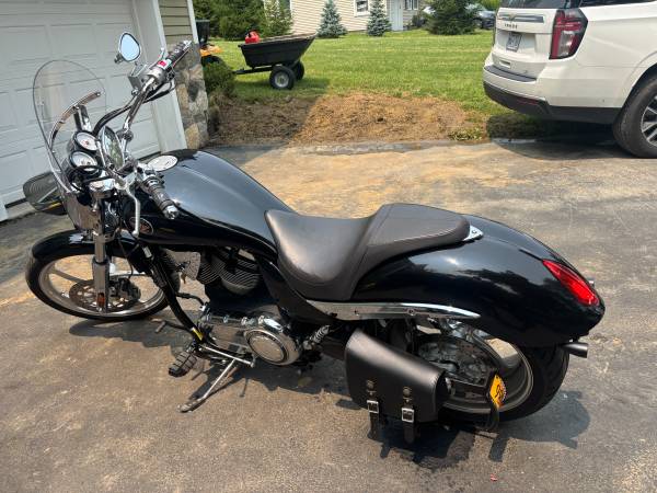 2007 Victory, Import USA — Foto 4 z 5