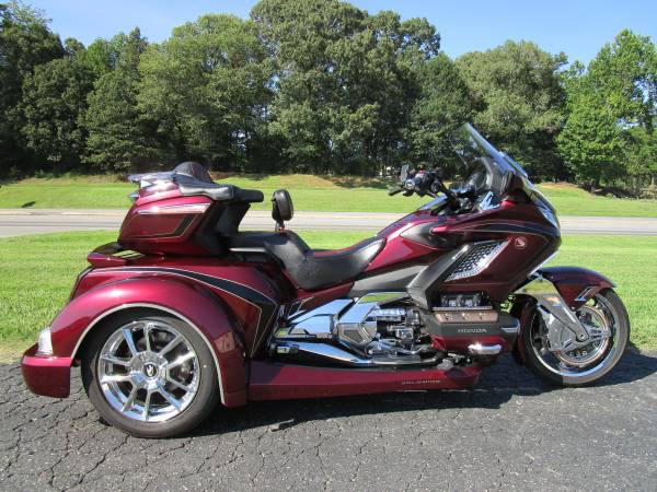 2025 Honda, Import USA — Foto 2 z 12