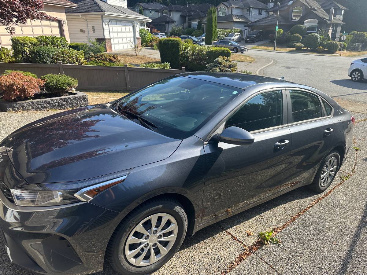 2023 Kia, Import Kanada — Foto 2 z 3