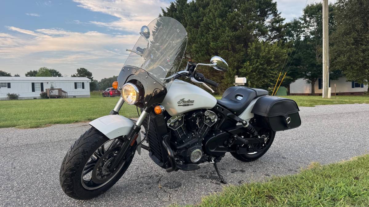 2022 Indian, weiß, Import USA — Foto 4 z 5