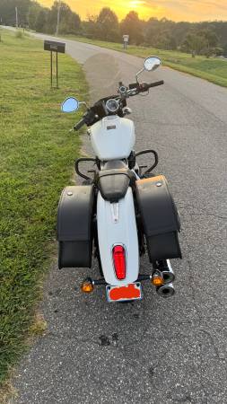 2022 Indian, weiß, Import USA — Foto 5 z 5