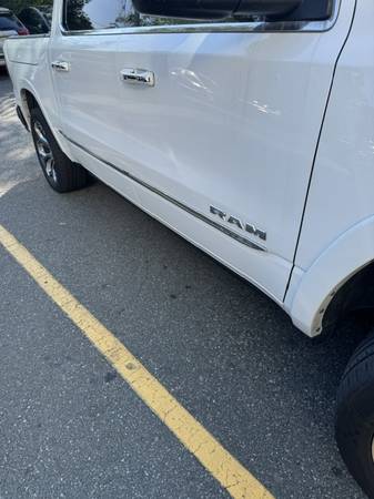 2019 Dodge, Import Kanada — Foto 3 z 12