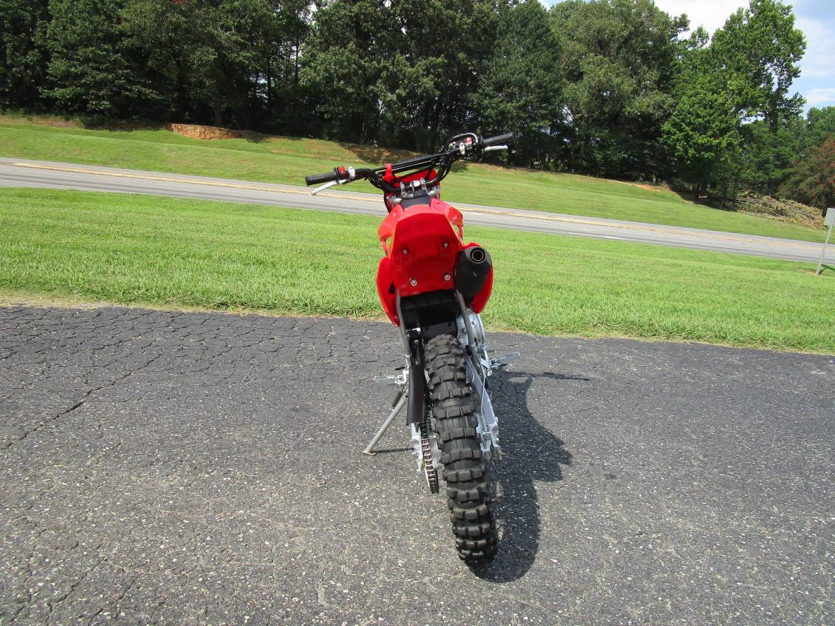 2025 Honda, Import USA — Foto 8 z 11