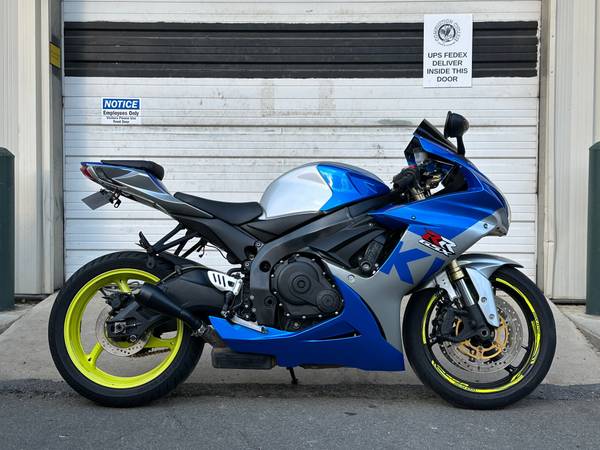 2011 Suzuki, Import USA — Foto 1