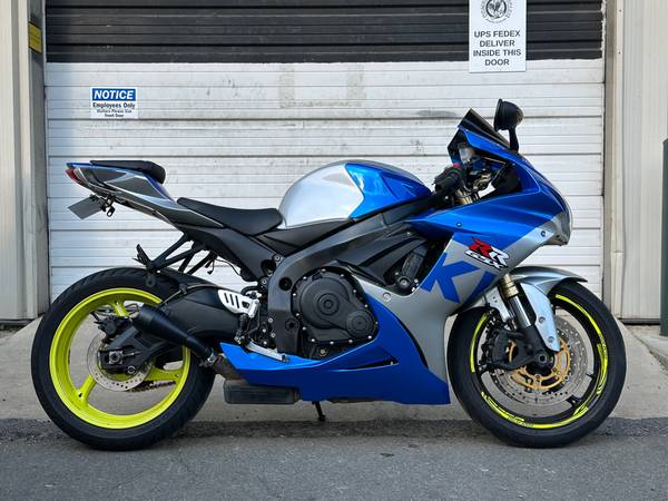 2011 Suzuki, Import USA — Foto 2 z 12