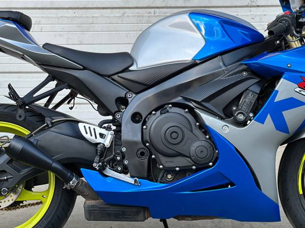 2011 Suzuki, Import USA — Foto 4 z 12