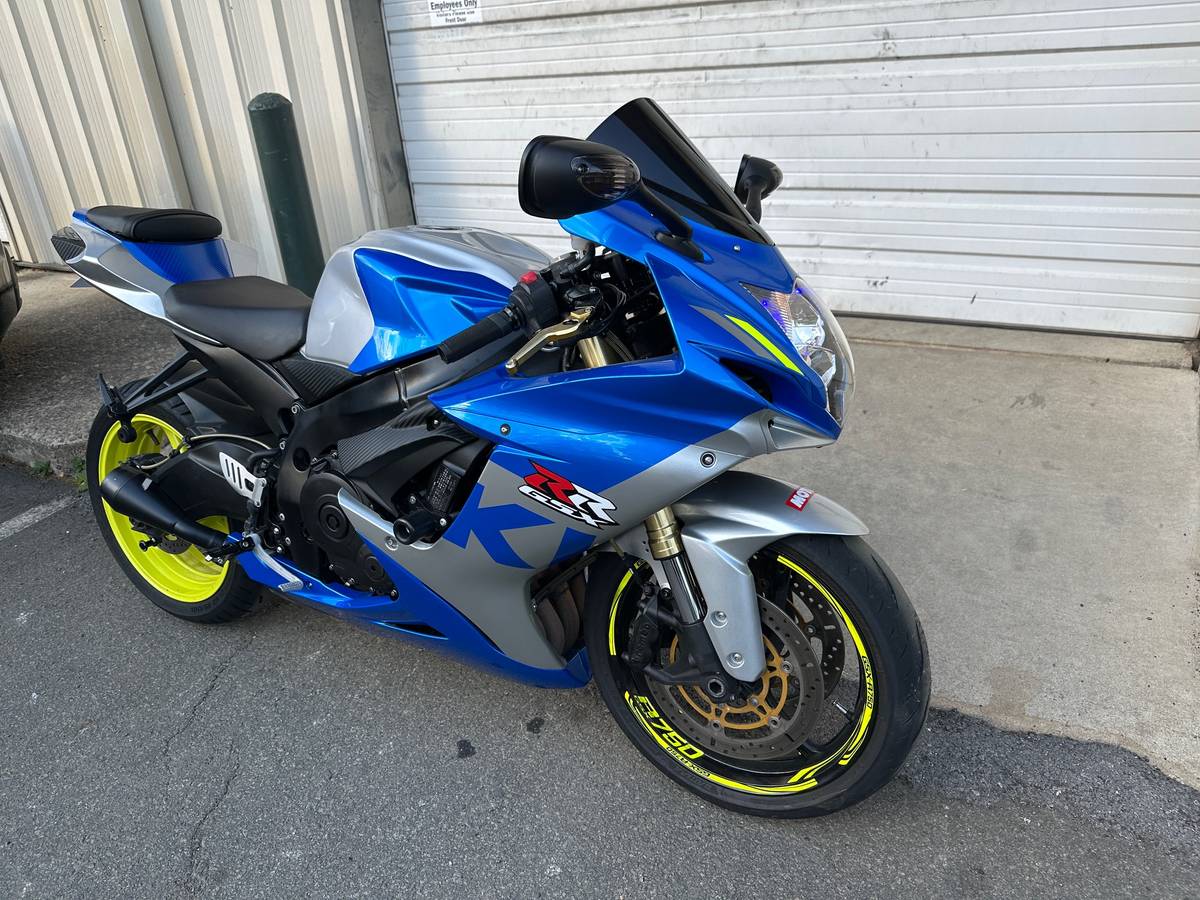 2011 Suzuki, Import USA — Foto 6 z 12