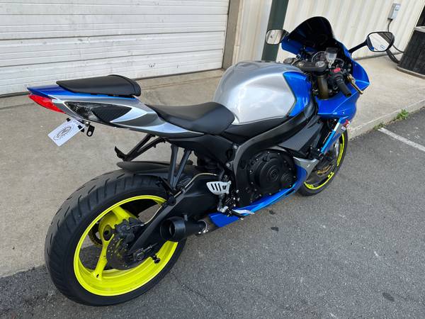 2011 Suzuki, Import USA — Foto 7 z 12
