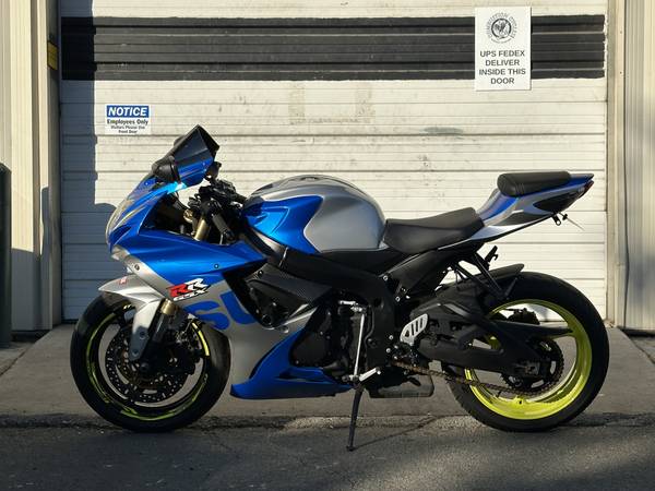 2011 Suzuki, Import USA — Foto 9 z 12