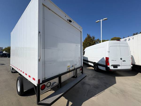 2019 Ford, Import Kanada — Foto 9 z 12
