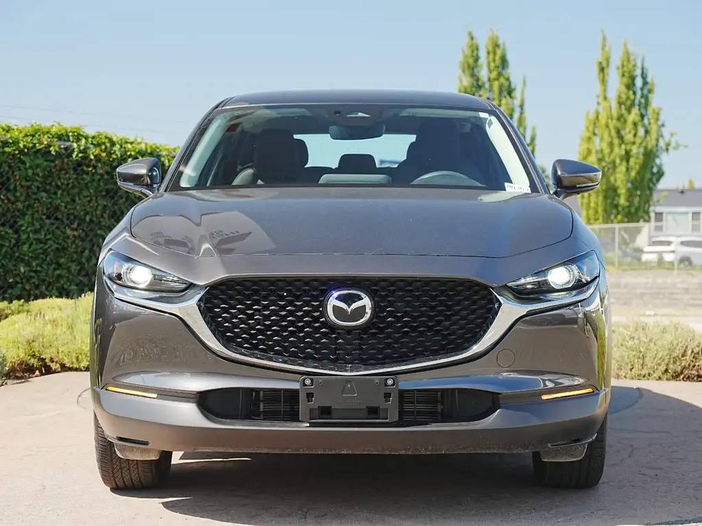 2025 Mazda, Import Kanada — Foto 2 z 12