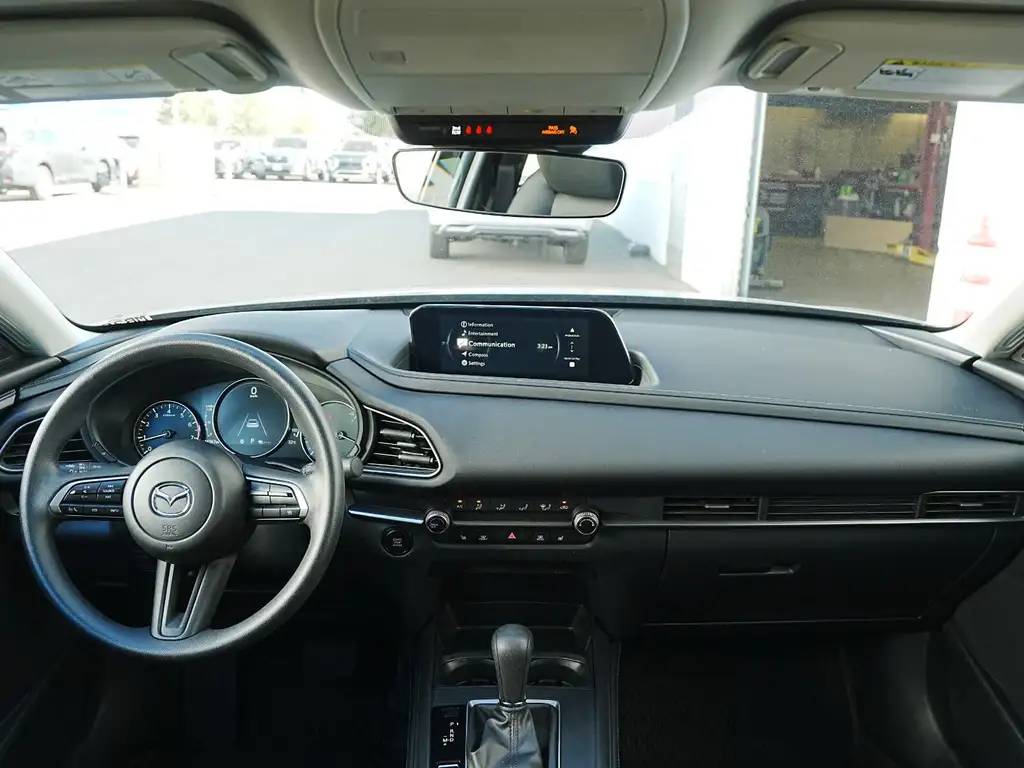 2025 Mazda, Import Kanada — Foto 9 z 12
