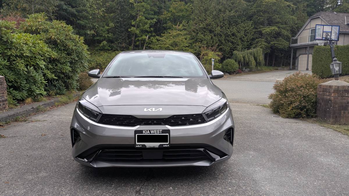 2023 Kia, Import Kanada — Foto 2 z 9