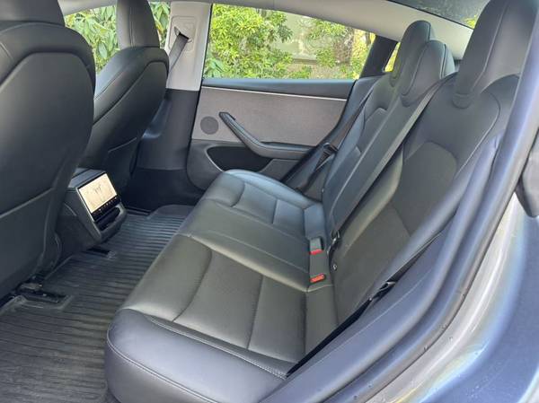 2024 Tesla, Import Kanada — Foto 10 z 12
