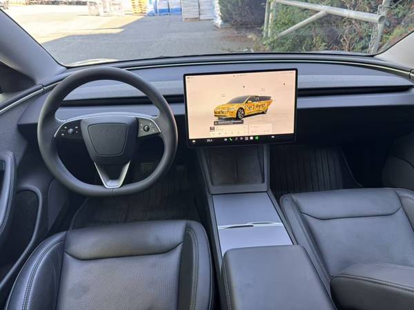 2024 Tesla, Import Kanada — Foto 9 z 12