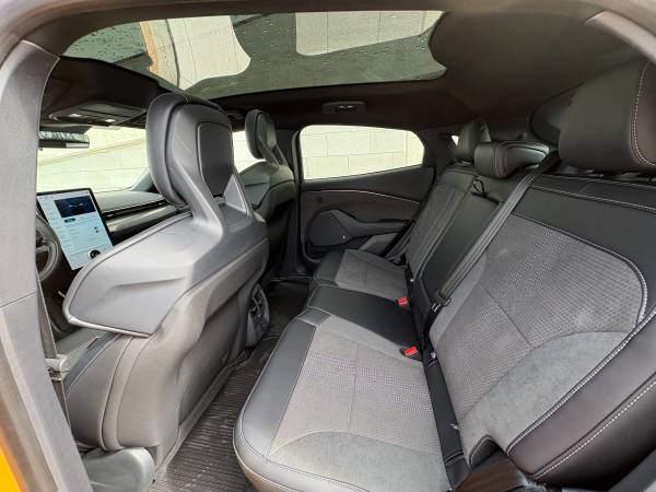 2022 Ford, Import Kanada — Foto 10 z 12