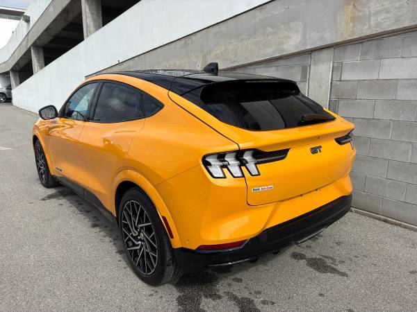 2022 Ford, Import Kanada — Foto 8 z 12