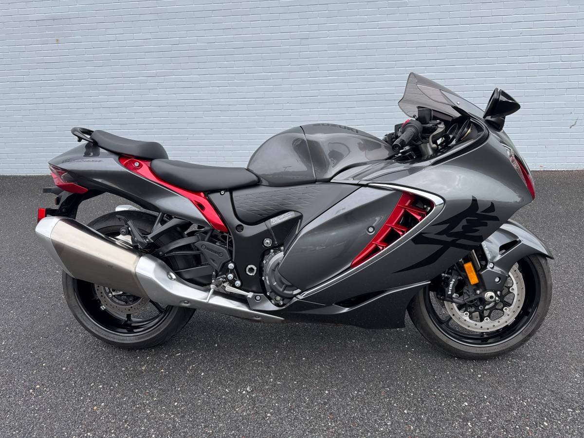 2023 Suzuki, Import USA — Foto 1