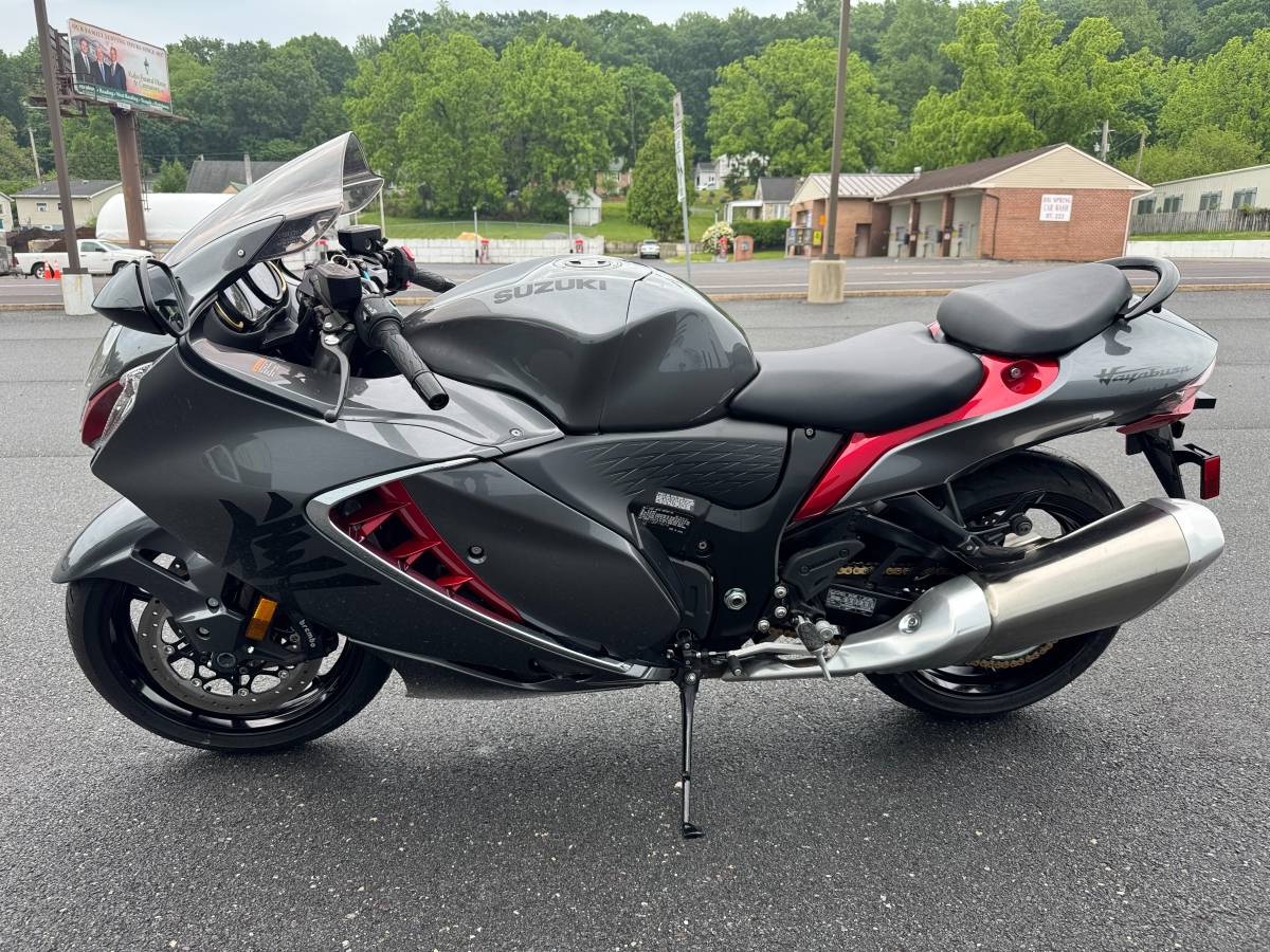 2023 Suzuki, Import USA — Foto 2 z 12