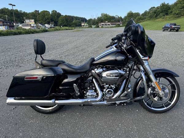 Harley-Davidson, Import USA — Foto 3 z 12