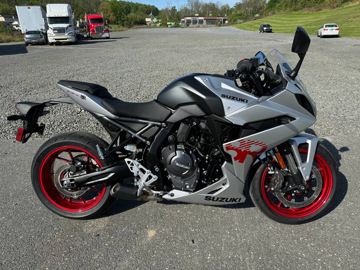 2024 Suzuki, Import USA — Foto 1