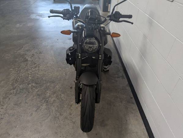 2022 Indian, schwarz, Import USA — Foto 3 z 12