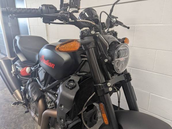 2022 Indian, schwarz, Import USA — Foto 4 z 12