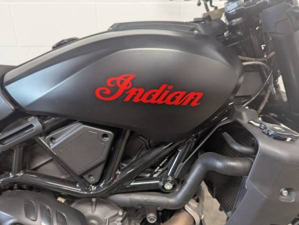 2022 Indian, schwarz, Import USA — Foto 6 z 12