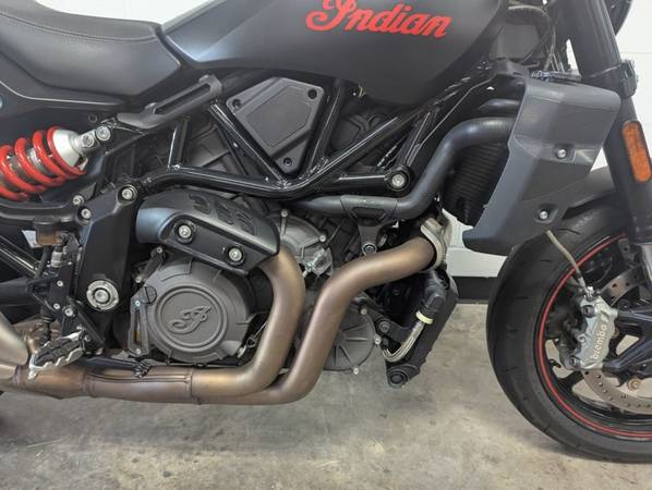 2022 Indian, schwarz, Import USA — Foto 7 z 12