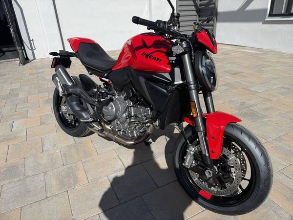 2026 Ducati, rot, Import USA — Foto 1