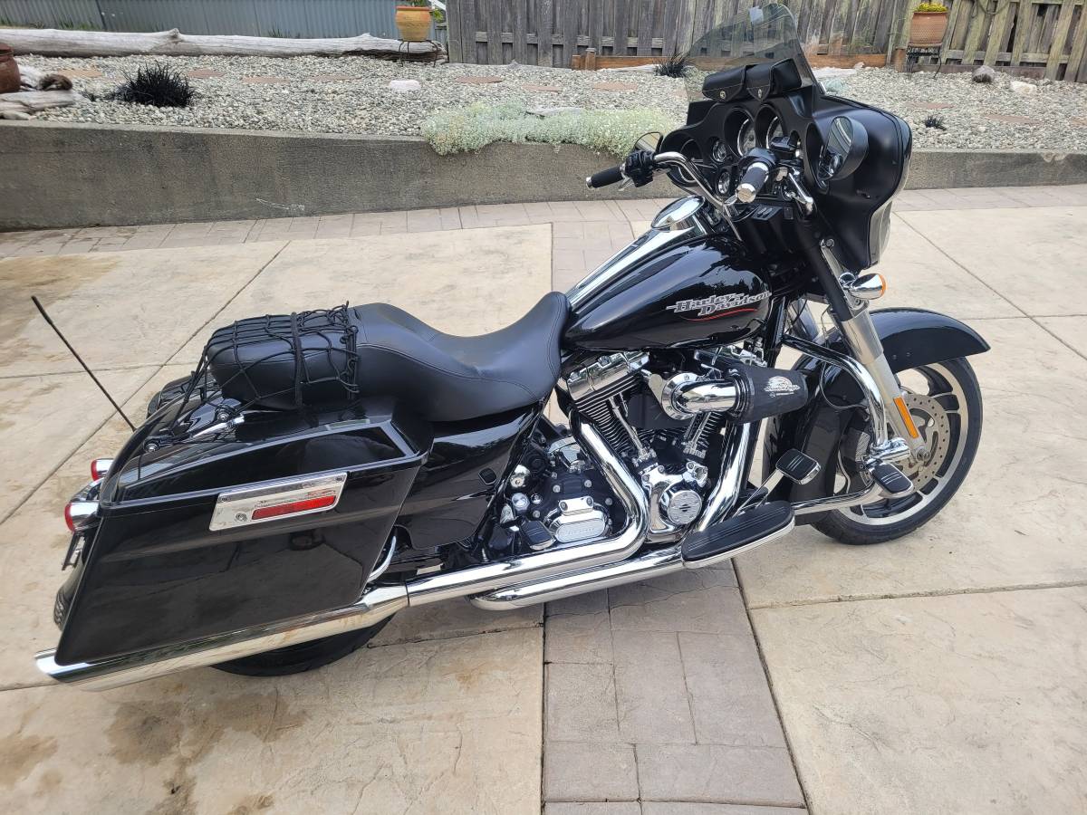 2011 Harley-Davidson, Import USA — Foto 1