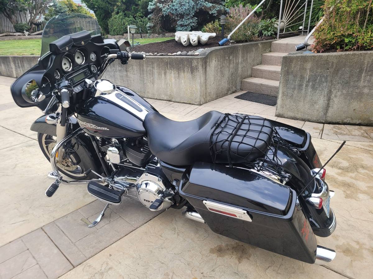 2011 Harley-Davidson, Import USA — Foto 2 z 5