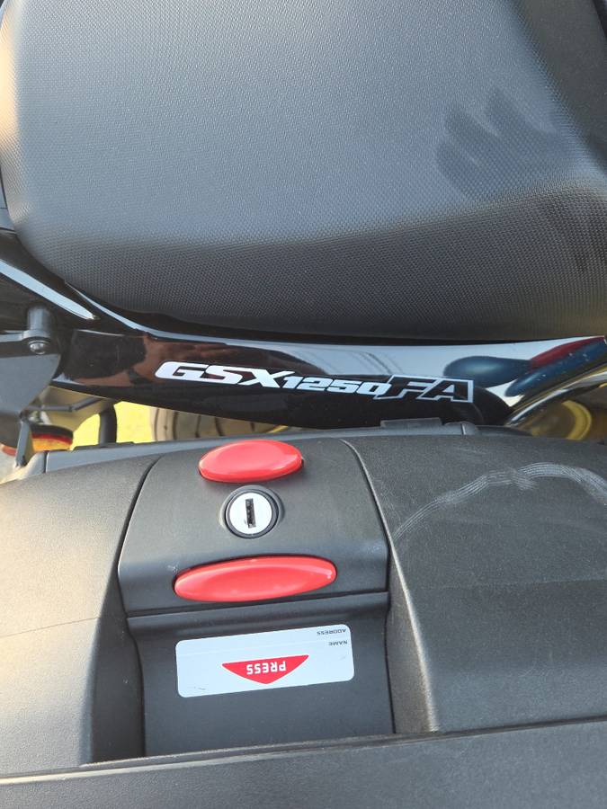 2011 Suzuki, Import USA — Foto 10 z 12