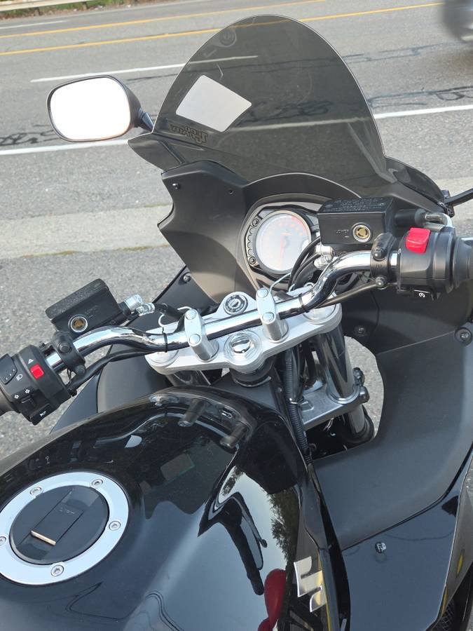 2011 Suzuki, Import USA — Foto 7 z 12