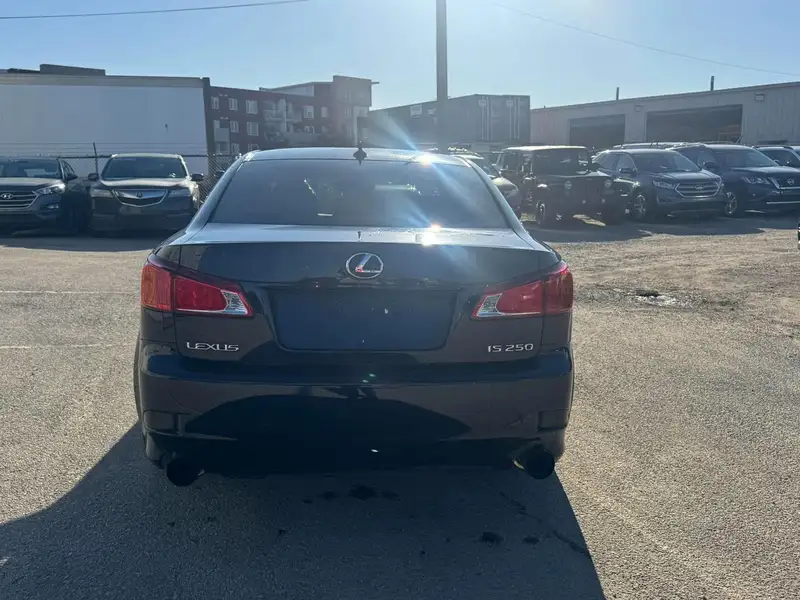 2010 Lexus IS 250, blau, 219.695 km, Import Kanada — Foto 10 z 12