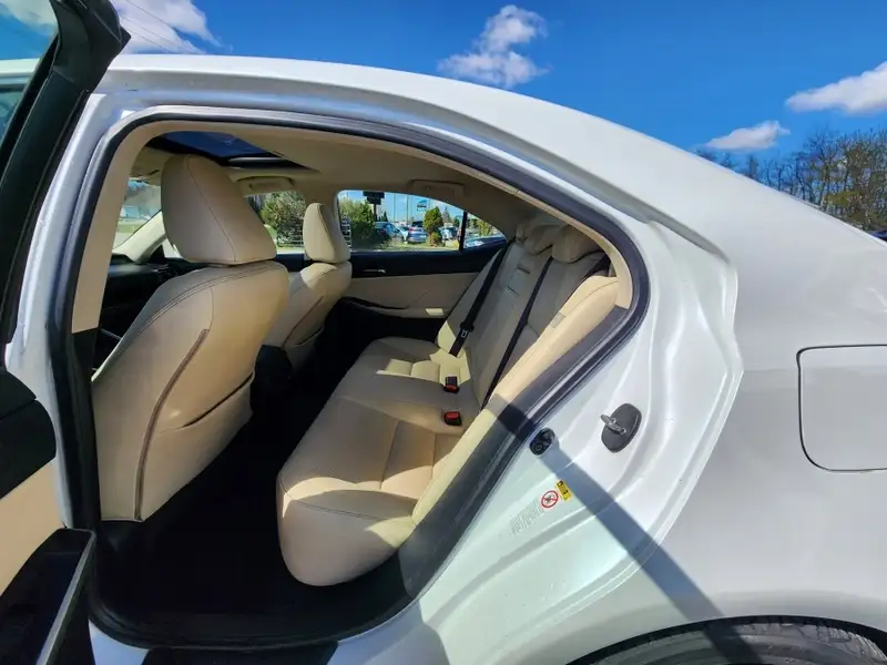 2015 Lexus IS 250, weiß, 167.789 km, Import Kanada — Foto 11 z 12