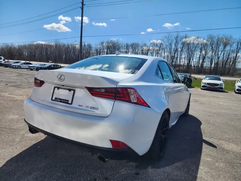2015 Lexus IS 250, weiß, 167.789 km, Import Kanada — Foto 7 z 12