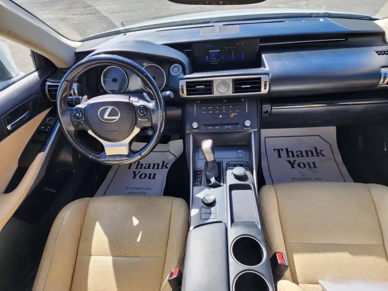 2015 Lexus IS 250, weiß, 167.789 km, Import Kanada — Foto 9 z 12
