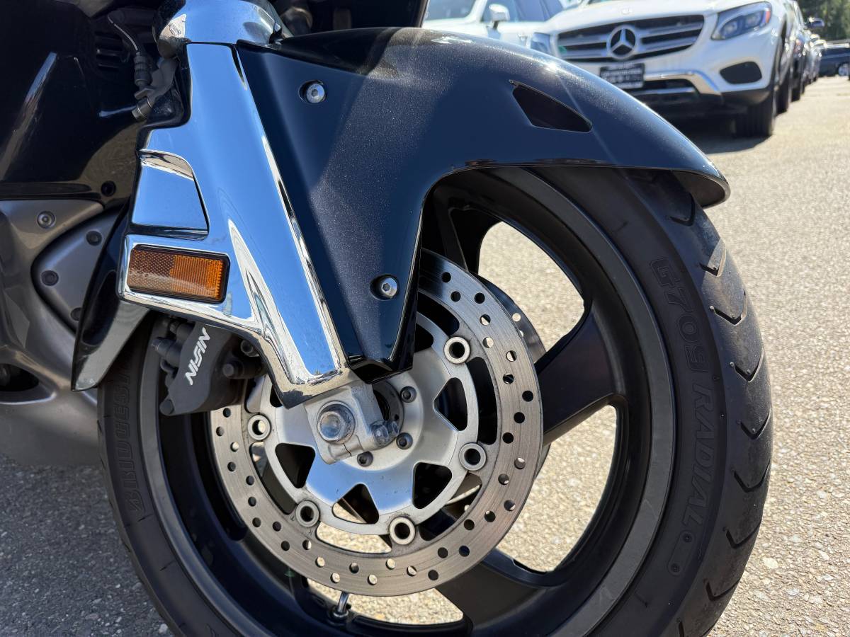 2008 Harley-Davidson, gold, Import USA — Foto 10 z 12