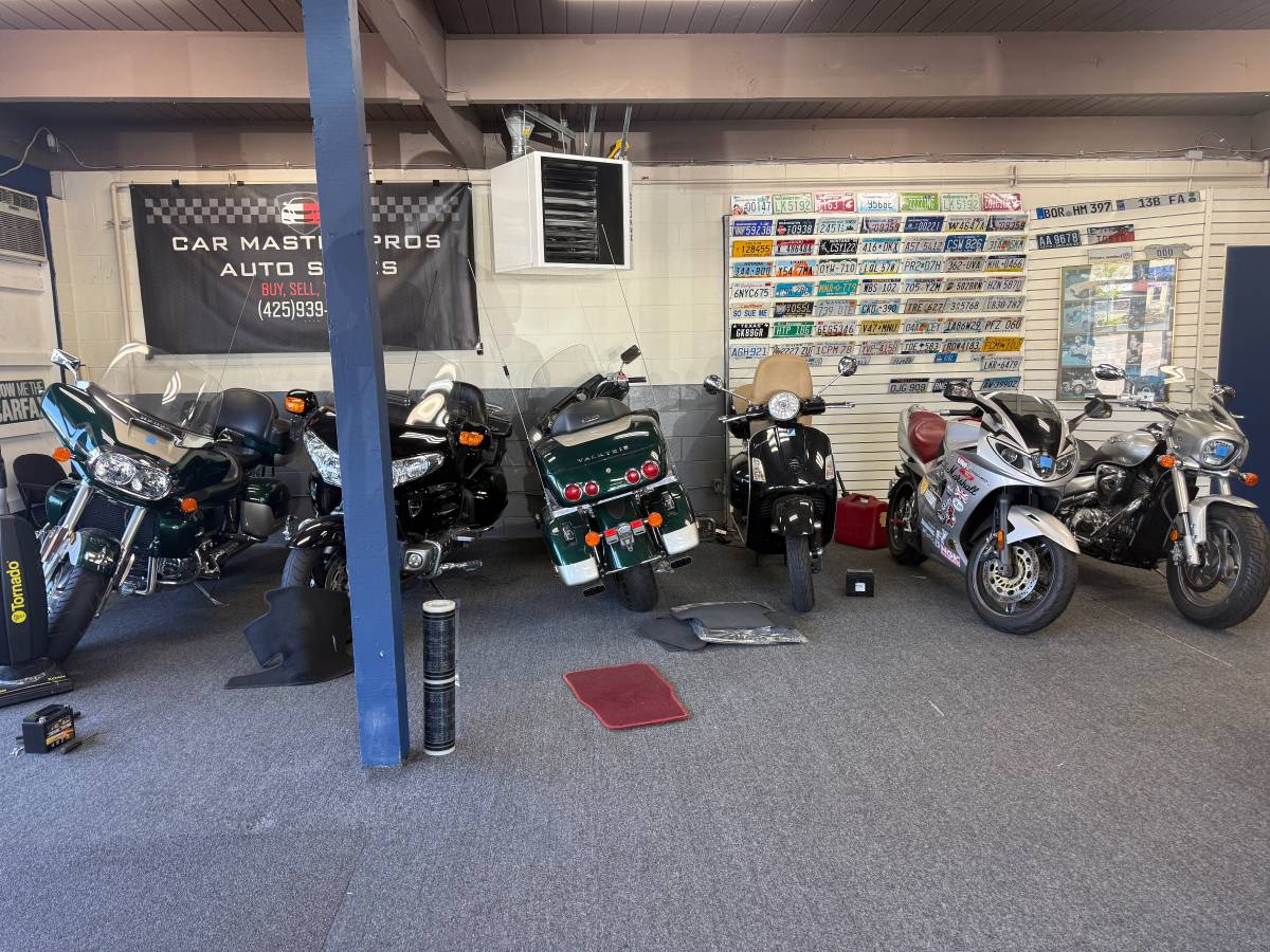 2008 Harley-Davidson, gold, Import USA — Foto 2 z 12