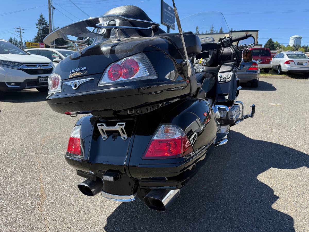 2008 Harley-Davidson, gold, Import USA — Foto 3 z 12